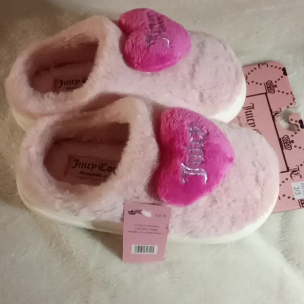 Juicy Couture Fuzzy Pink Heart Slippers SIZE 2/3 NWT!
